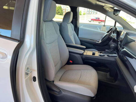 2026 Toyota Sienna LE 8-Passenger
