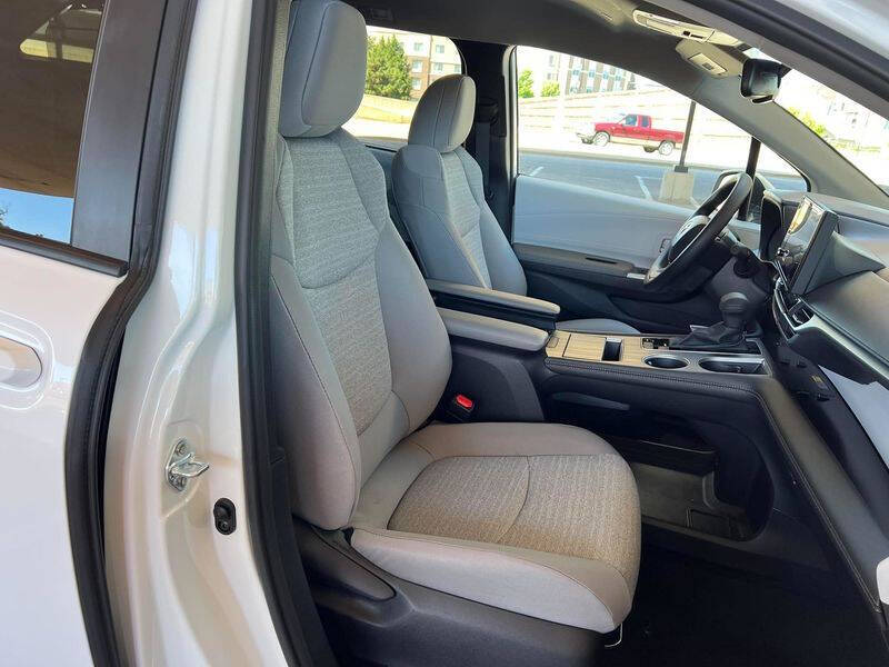 2026 Toyota Sienna LE 8-Passenger
