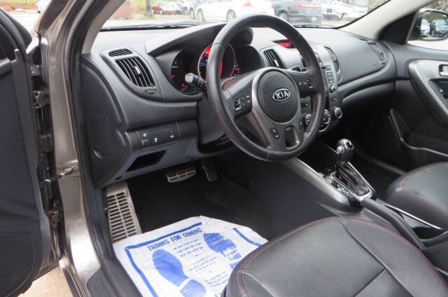 2011 Kia Forte SX photo 11