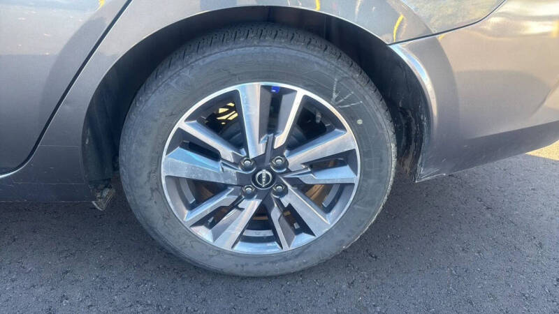 2023 Nissan Versa SV