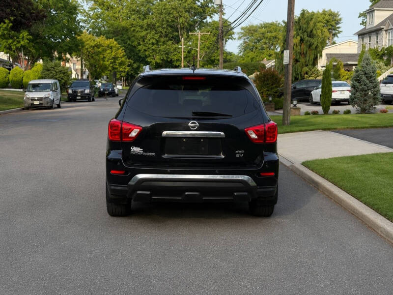 2017 Nissan Pathfinder SV
