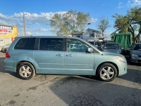 2010 Volkswagen Routan SE