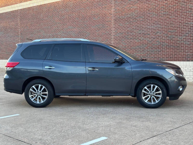 2013 Nissan Pathfinder SV photo 4