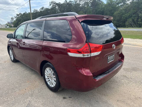 2014 Toyota Sienna XLE 8-Passenger