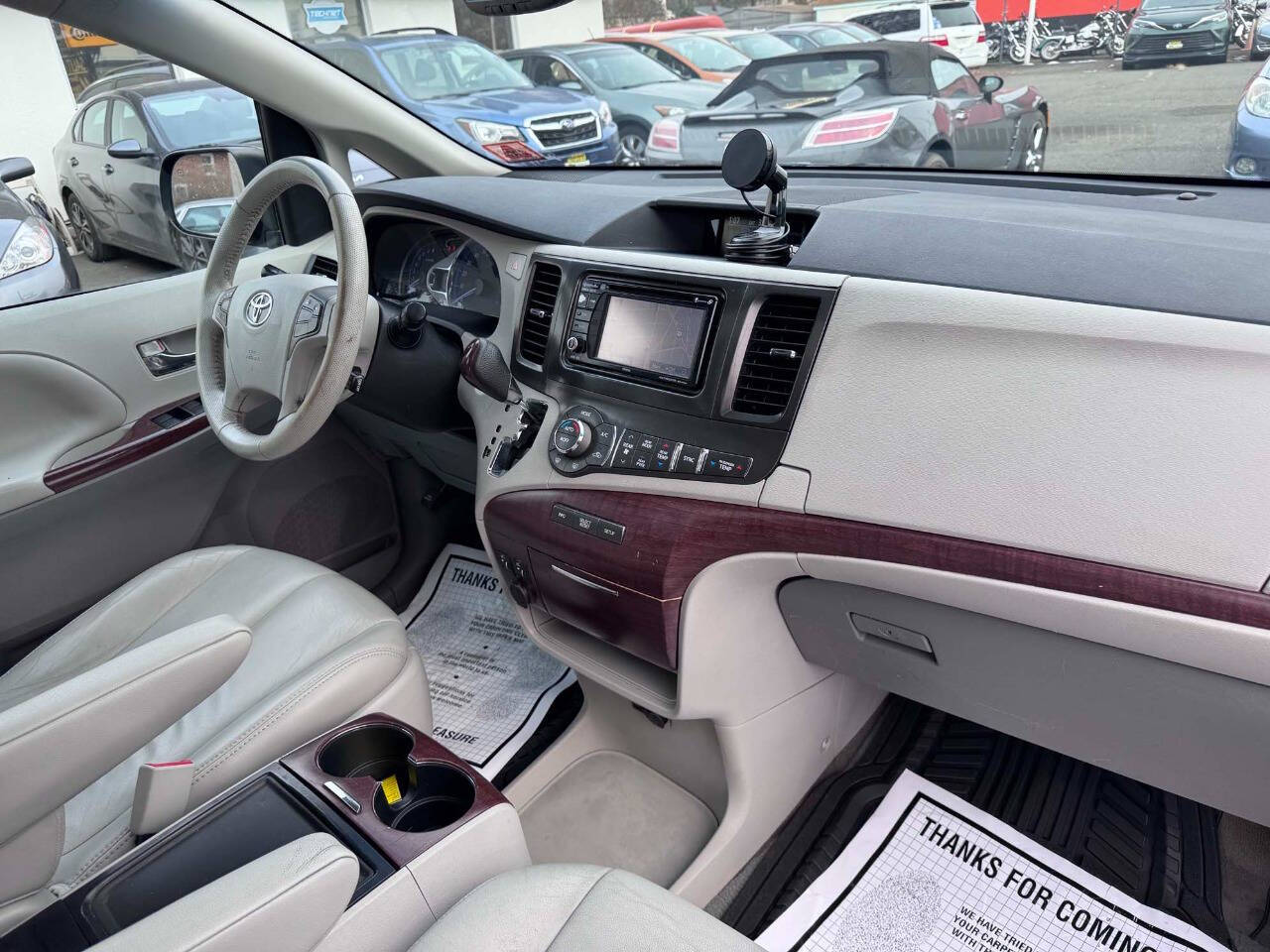 2013 Toyota Sienna 28