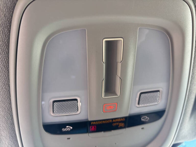 2025 Volvo XC40 B5 Plus Bright Theme