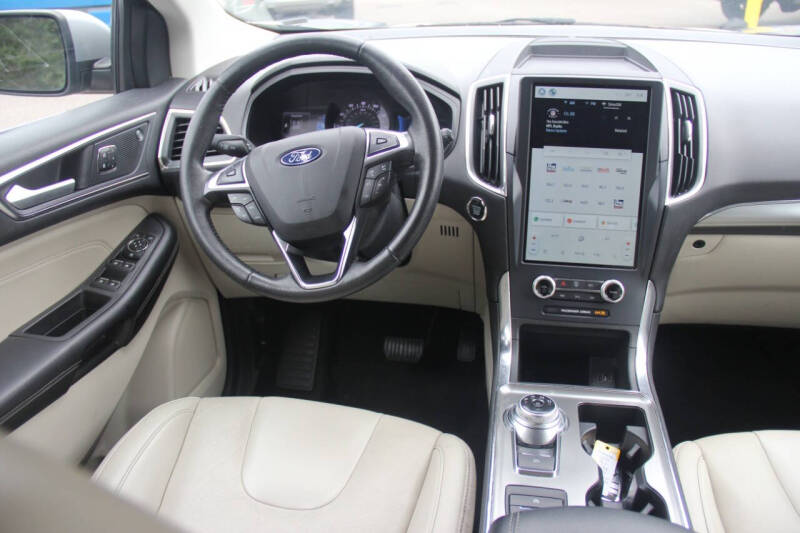 2022 Ford Edge Titanium