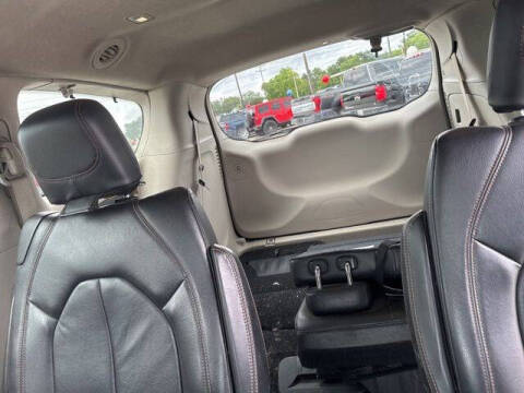 2017 Chrysler Pacifica Touring-L