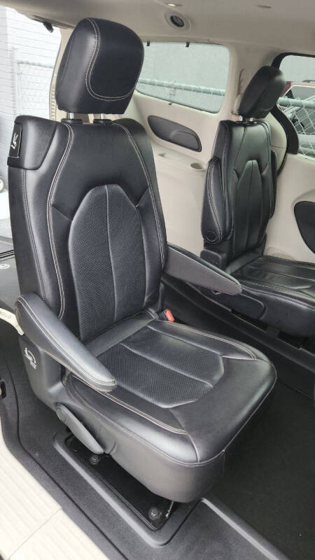 2022 Chrysler Pacifica Touring L