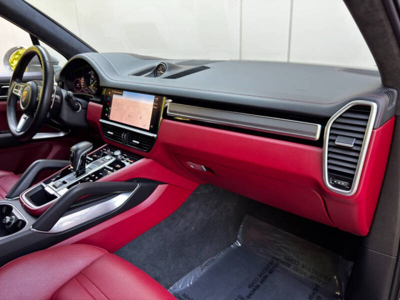 2022 Porsche Cayenne Turbo S E-Hybrid