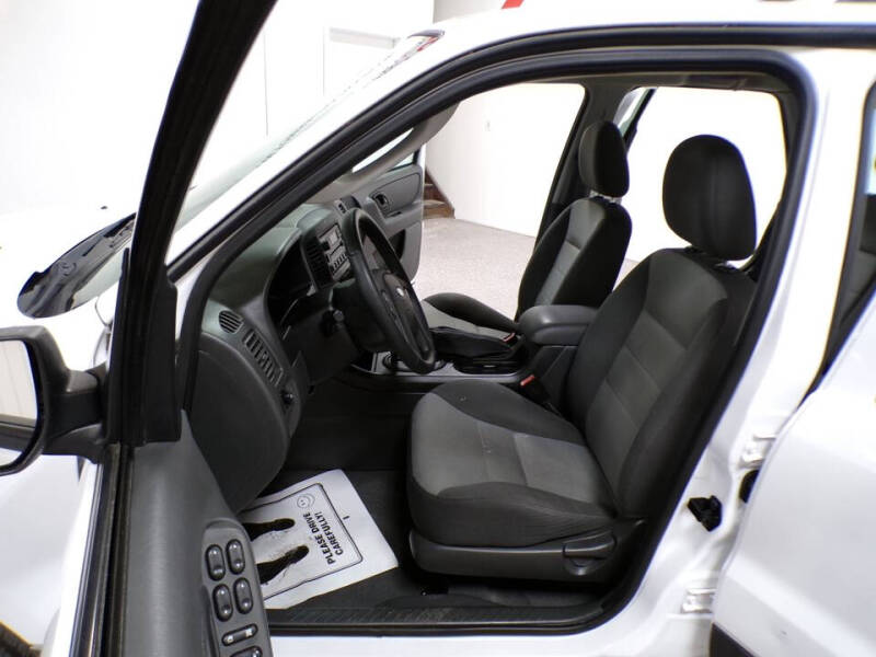 2005 Ford Escape XLS