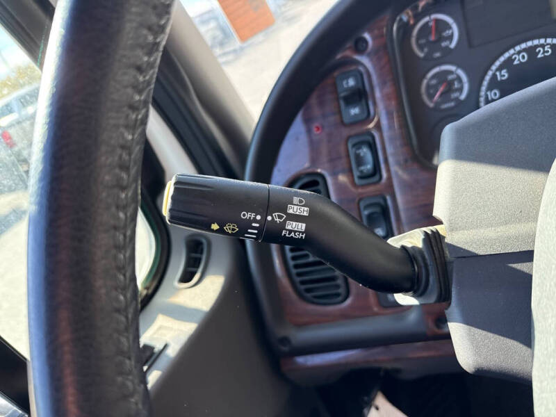 2007 Freightliner M2 106