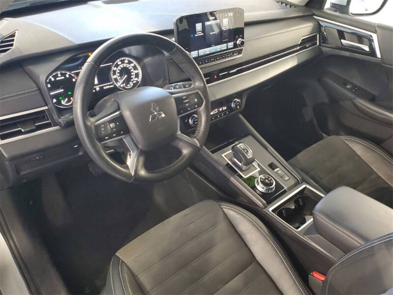 2023 Mitsubishi Outlander SE