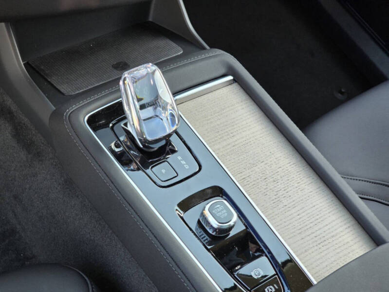 2025 Volvo XC90 B6 Plus Bright Theme 7P