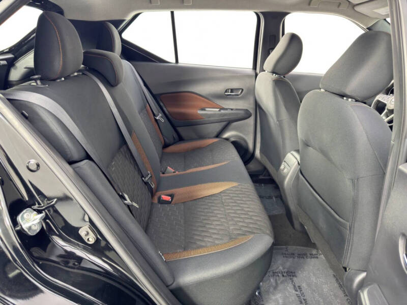 2022 Nissan Kicks SR