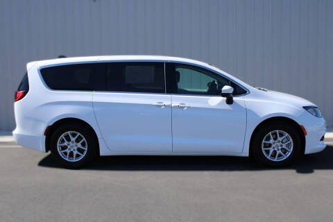 2022 Chrysler Voyager LX