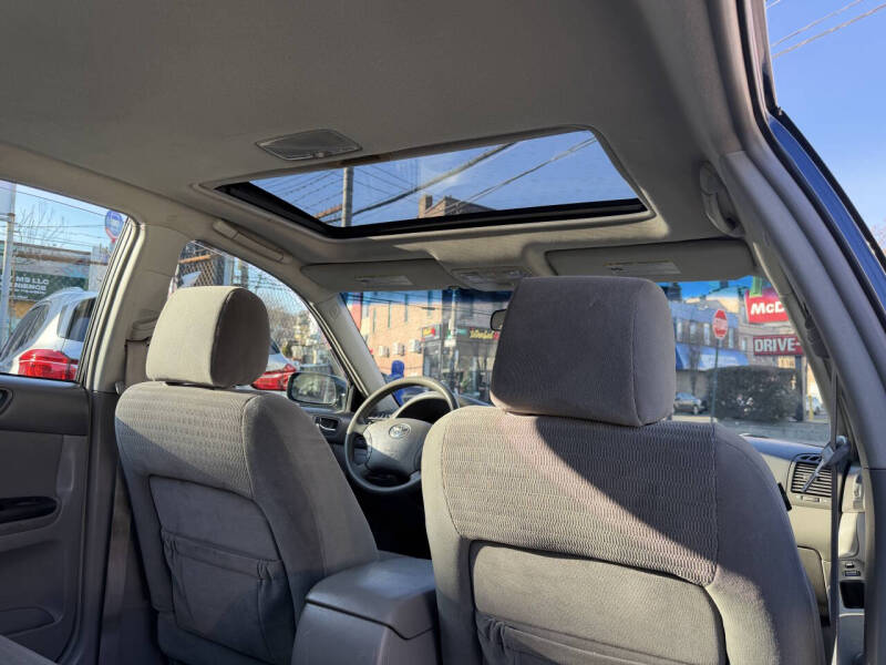 2005 Toyota Camry LE V6