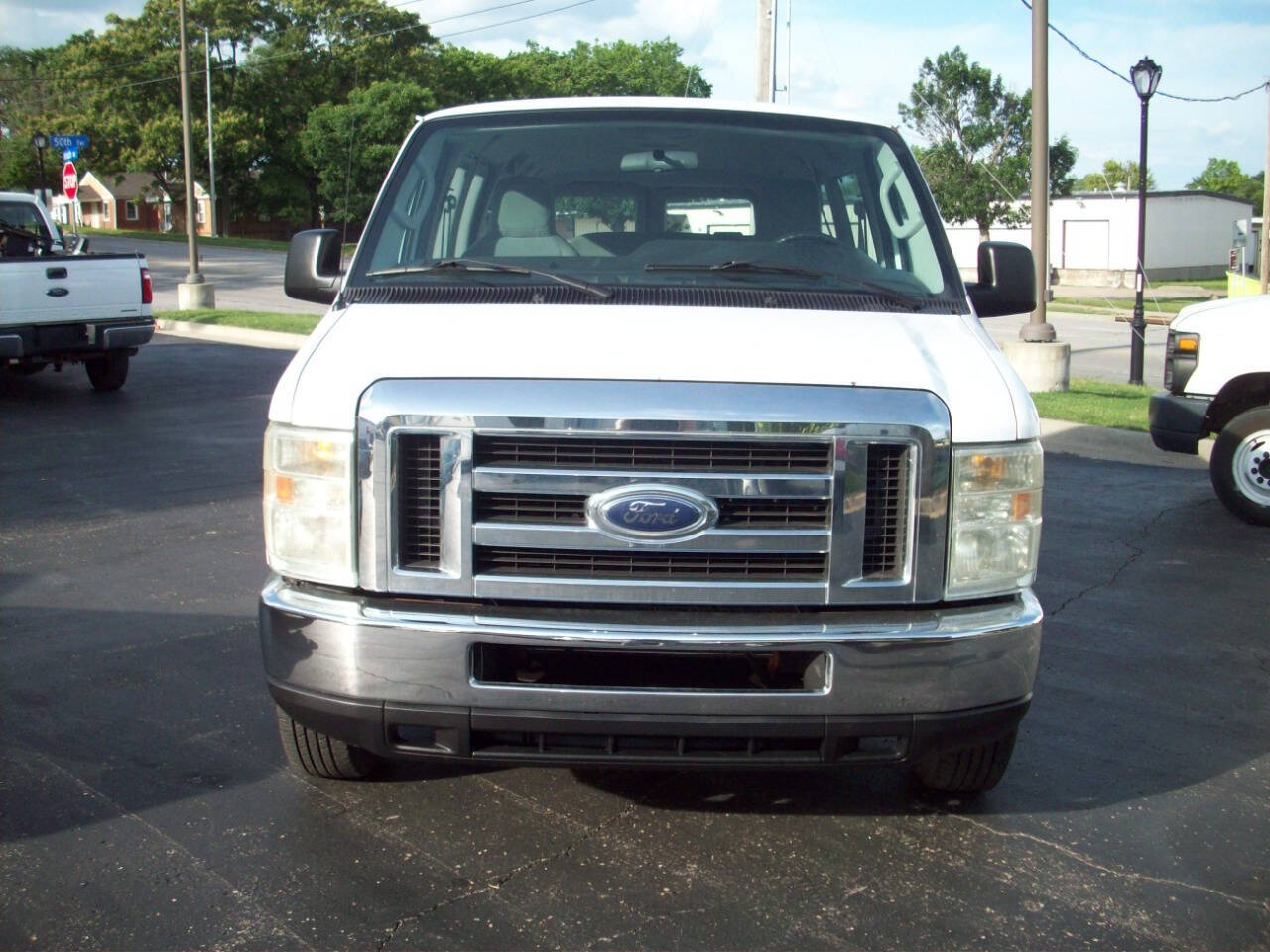 White 2009 Ford E-Series E-150 XLT E-150 XLT 3dr Passenger Van 2