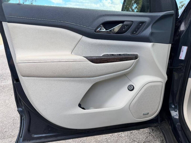 2021 GMC Acadia Denali