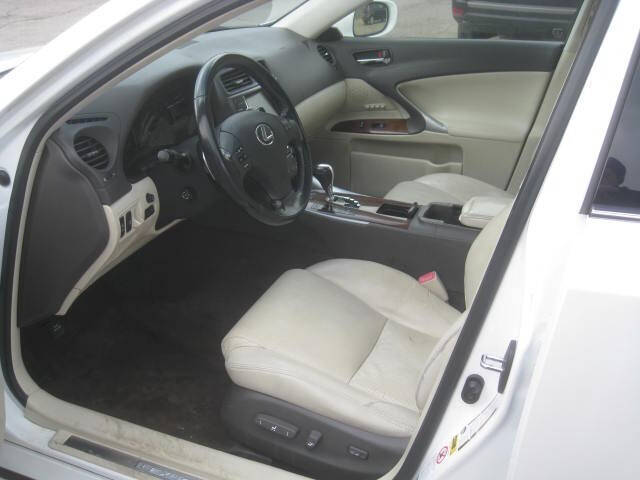 2010 Lexus IS 250 photo 16