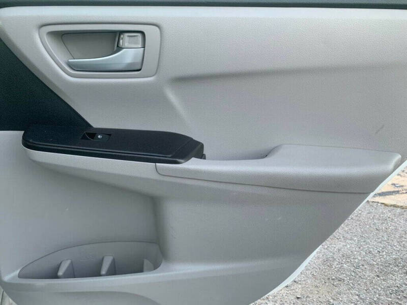 2017 Toyota Camry LE
