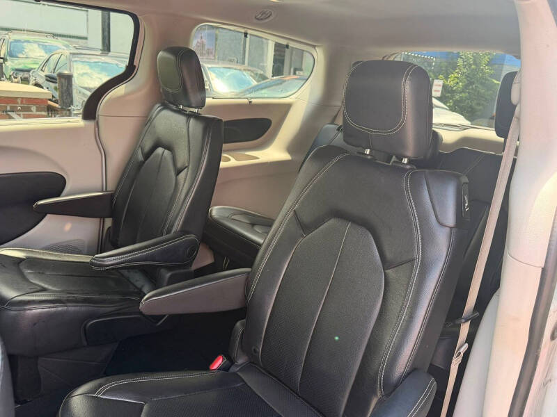 2022 Chrysler Pacifica Touring L