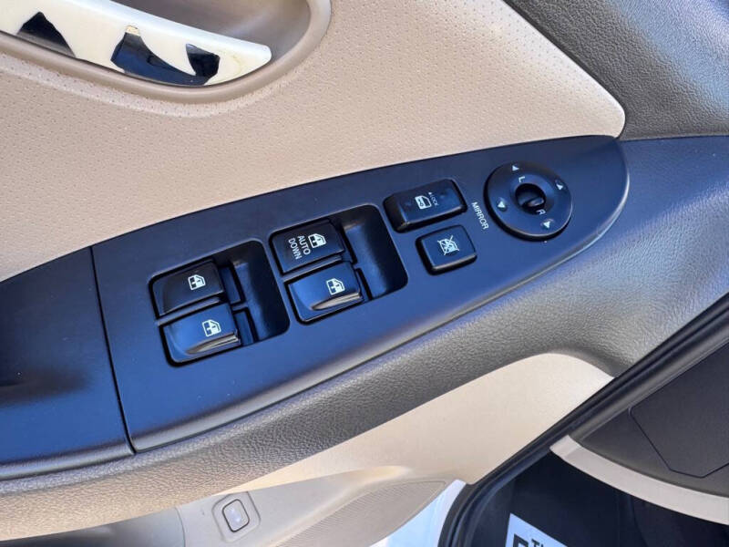 2010 Hyundai Elantra Blue