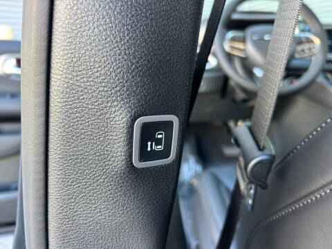 2025 Chrysler Voyager LX