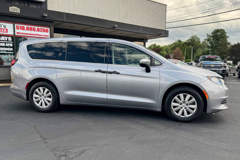 2020 Chrysler Voyager L