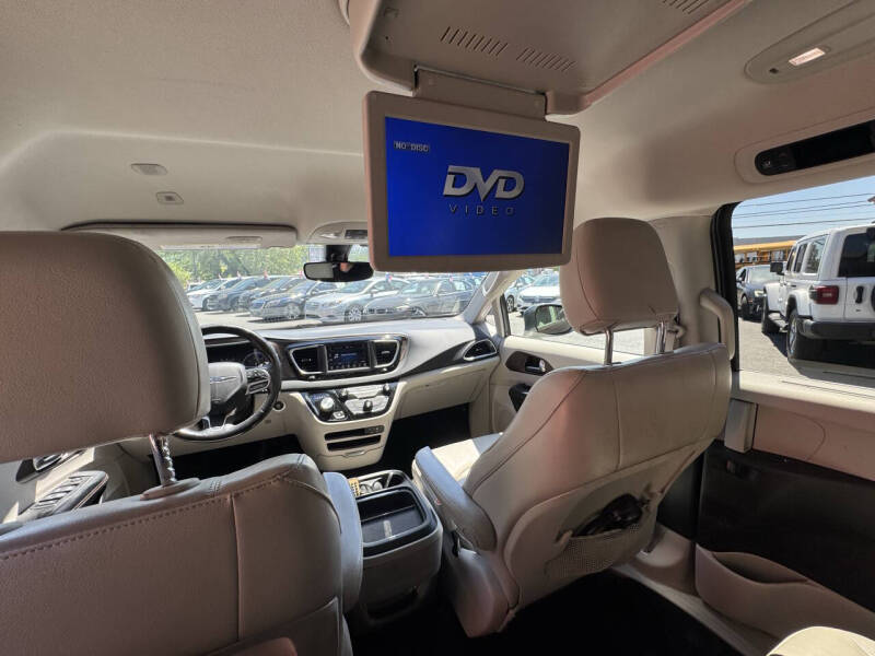 2019 Chrysler Pacifica Touring L 35th Anniversary