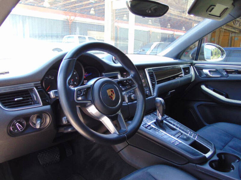 2017 Porsche Macan Base - Photo 22