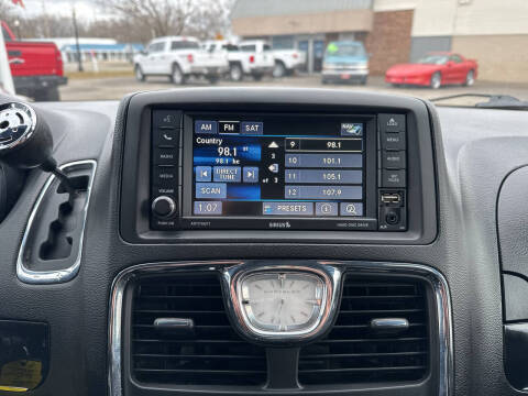 2015 Chrysler Town and Country S