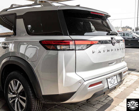 2023 Nissan Pathfinder SL