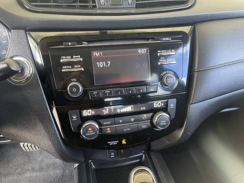 2017 Nissan Rogue SV
