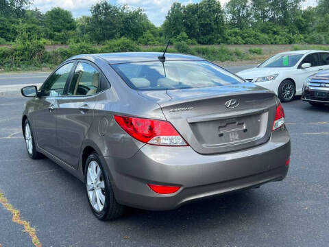 2012 Hyundai Accent GLS