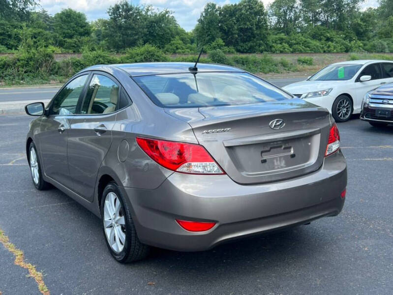 2012 Hyundai Accent GLS