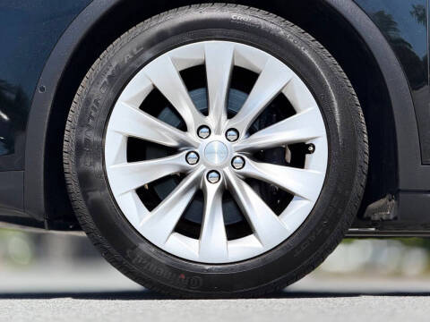 2019 Tesla Model X Standard Range