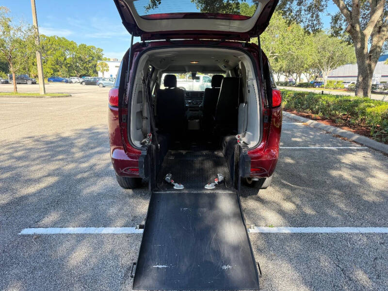 2021 Chrysler Voyager L