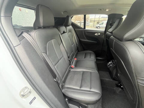 2025 Volvo XC40 B5 Core Bright Theme