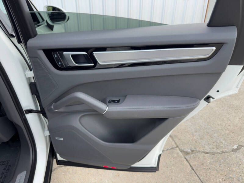 2023 Porsche Cayenne E-Hybrid Coupe