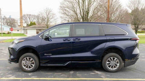 2023 Toyota Sienna LE 8-Passenger