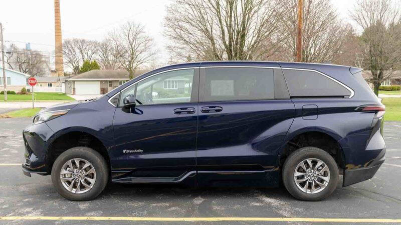 2023 Toyota Sienna LE 8-Passenger