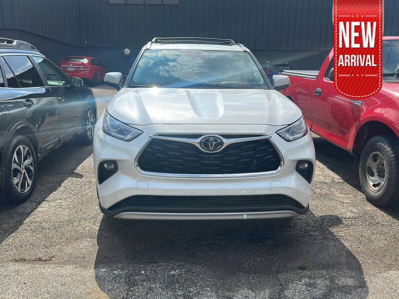 2021 Toyota Highlander for sale at Auto Center of Columbus in Columbus OH