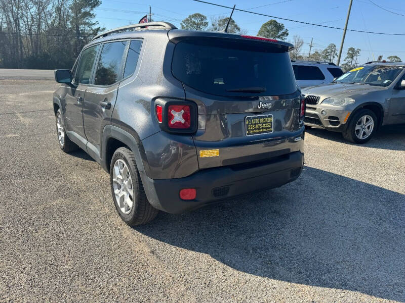 2017 Jeep Renegade Latitude photo 6