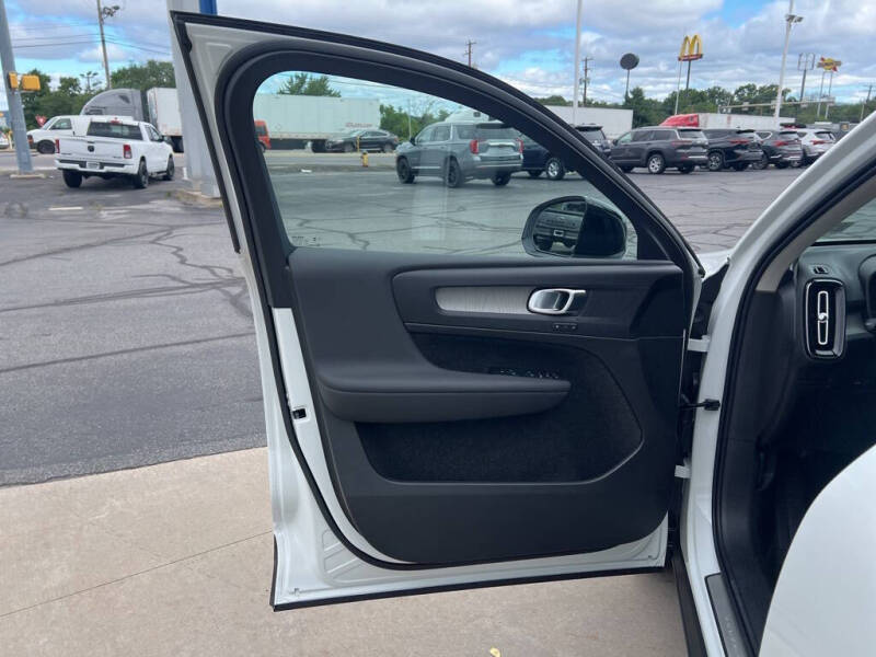 2026 Volvo XC40 B5 Plus