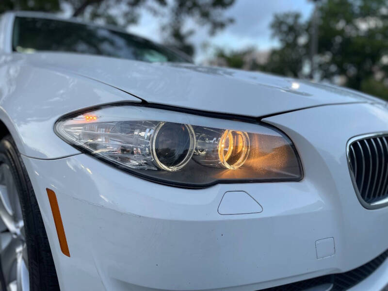 2011 BMW 5 Series 528i