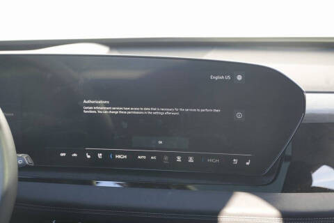 2025 Audi Q6 e-tron quattro Premium Plus