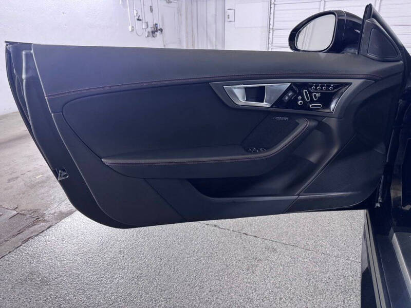 2017 Jaguar F-TYPE R