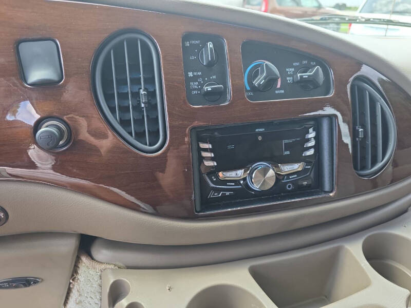 2003 Ford E-Series E-250 SD