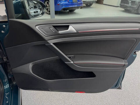 2019 Volkswagen Golf GTI S